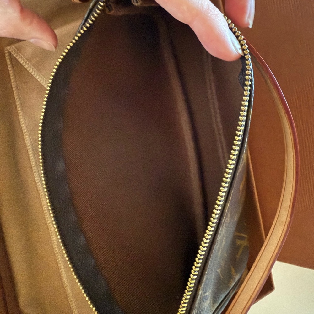 Louis Vuitton Monogram Bag - Picture 6 of 11